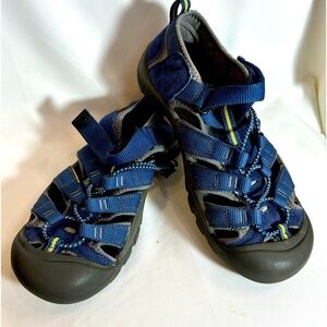 KEEN Sz 6 Newport 2  Rubber Toe Cap Bungee Closure Waterproof Slip On Sandals